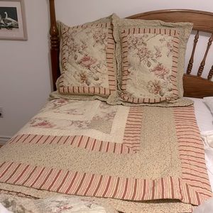 Queen size quilted bedspread.